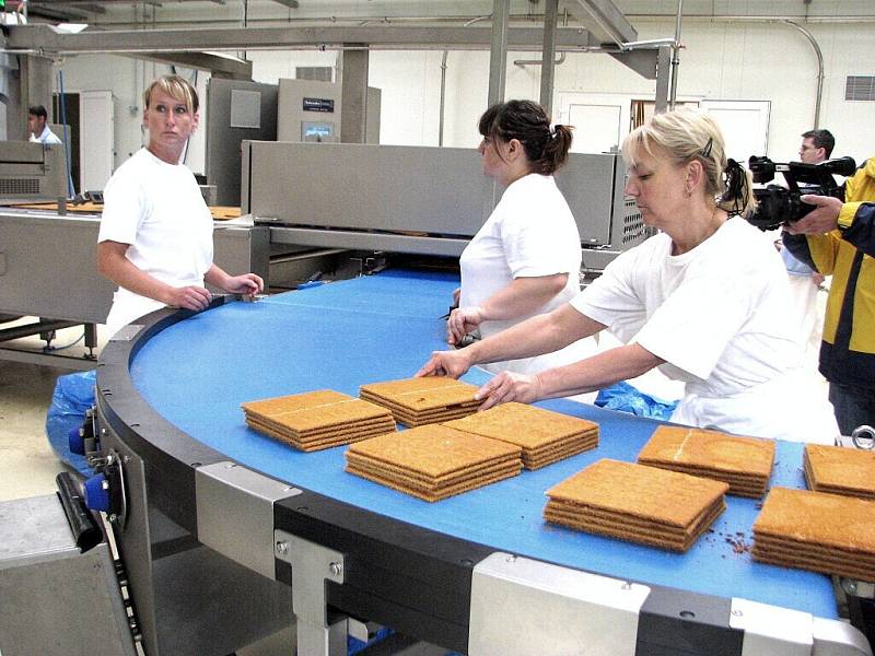 Ve Frýdku-Místku v pátek otevřeli novou výrobnu populárního dortu Marlenka.