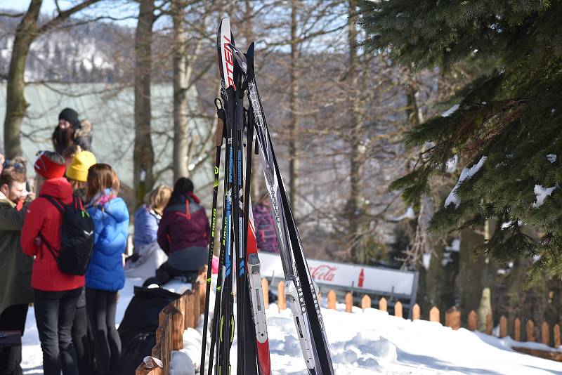 Pustevny jako obvykle ožily o víkendu návalem turistů, 20. února 2021.