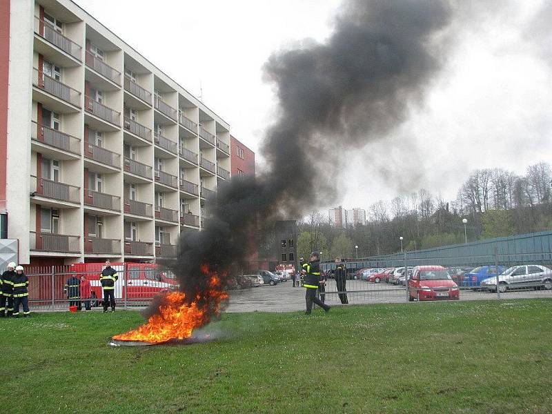 V areálu SOŠ požární ochrany a VOŠ požární ochrany ve Frýdku – Místku se ve středu 13. dubna uskutečnila akce, jejíž cílem bylo přiblížit veřejnosti prostřednictvím médií nelehkou práci hasiče z pohledu výcviku jako přípravy na zásah.