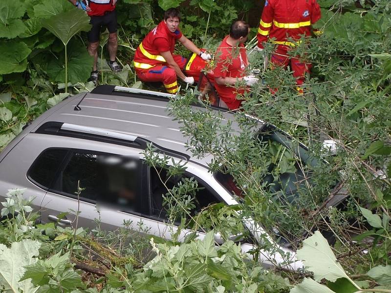 Záchranáři zasahovali v sobotu 29. června u vážné dopravní nehody ve Starých Hamrech na Frýdecko-Místecku.