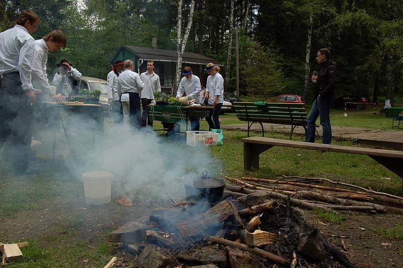 Rekreační středisko Pasieczki v Košařiskách hostilo v sobotu kulinářskou soutěž Beskydské kotlíky. Utkala se dvoučlenná družstva kuchařů gastronomických škol.