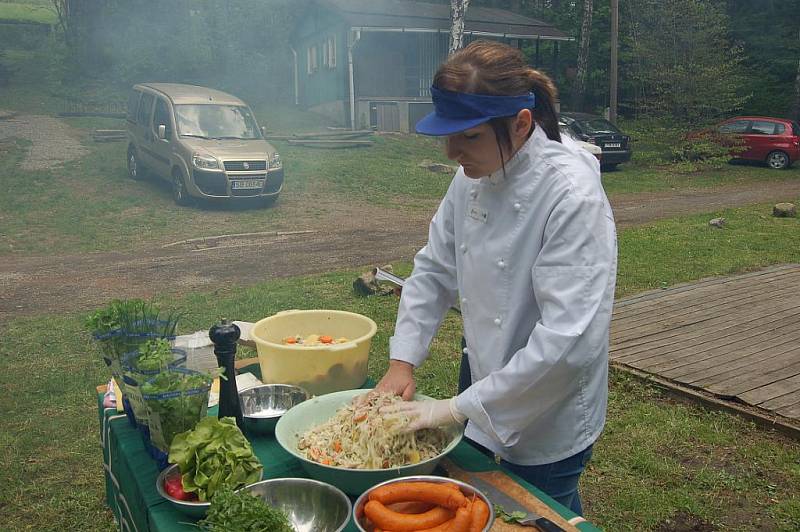 Rekreační středisko Pasieczki v Košařiskách hostilo v sobotu kulinářskou soutěž Beskydské kotlíky. Utkala se dvoučlenná družstva kuchařů gastronomických škol.