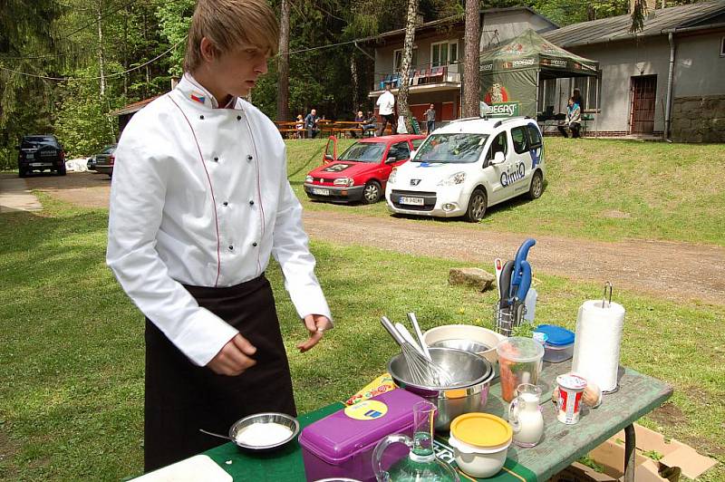 Rekreační středisko Pasieczki v Košařiskách hostilo v sobotu kulinářskou soutěž Beskydské kotlíky. Utkala se dvoučlenná družstva kuchařů gastronomických škol.