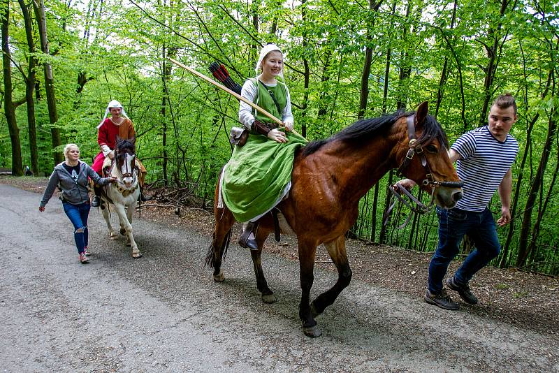 Hrad Hukvaldy a jeho okolí využili filmaři, kteří zde natáčeli historický film, 15. května 2021 Hukvaldy.