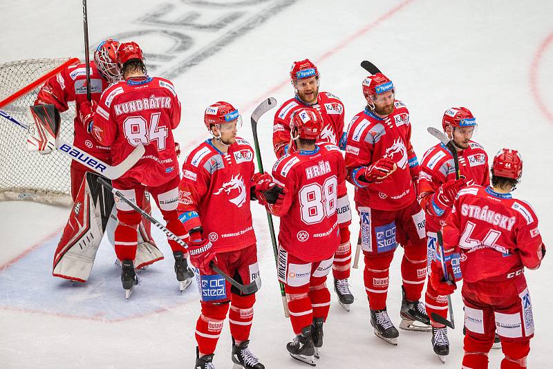 Finále play off hokejové Tipsport extraligy - 1. zápas: HC Oceláři Třinec - Bílí Tygři Liberec, 18. dubna 2021 v Třinci. Radost Třince.