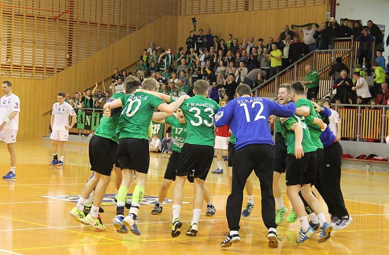 Házenkáři Karviné postoupili po výhře 29:20 nad rivalem z Frýdku-Místku do finále letošního Českého poháru. 