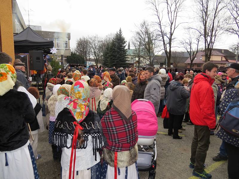 Mezinárodní festival adventních a vánočních zvyků, koled a řemesel Souznění v Kozlovicích.