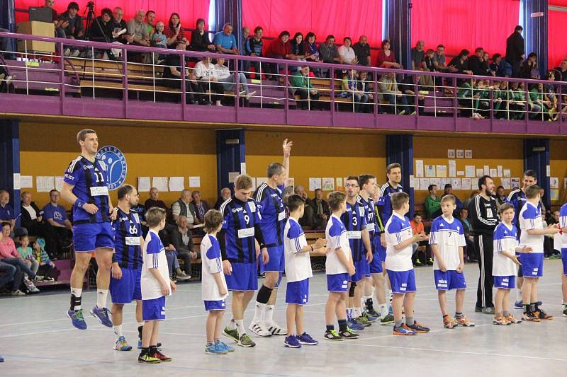 Házenkáři Hranic (v modrém) ve čtvrtfinále play-off proti Frýdku-Místku.