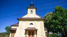 Obec Pazderna na Frýdeckomístecku, 18. května 2022 v obci Pazderná. Zděná kaple, která je zasvěcena sv. Janu Nepomuckému.