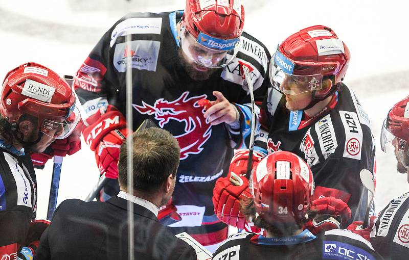 Třinec - Hradec Králové. Semifinále play-off.