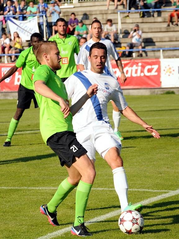 Druholigoví fotbalisté Frýdku-Místku dohrávku 27. kola zvládli na jedničku, když v domácím prostředí porazili trápící se Most 3:0.