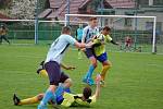 Fotbalisté Dobré (v modrých dresech) své těsné vedení nakonec neudrželi. Soupeř totiž srovnal v poslední minutě na 1:1.