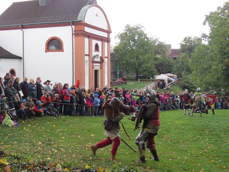 Závěr sezony patří na hukvaldském hradě Svatováclavským dnům.