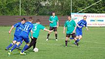 V Dobraticích se z výhry 2:1 radovali fotbalisté Starého Města (v zeleném).