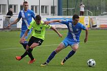 Fotbalisté Frýdku-Místku (v modrém) remizovali v domácím prostředí s Vítkovicemi 2:2.