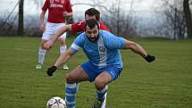 Na hřišti posledního Žukova fotbalisté Lučiny (v červeném) totálně zklamali, když s domácím týmem prohráli 3:5. 