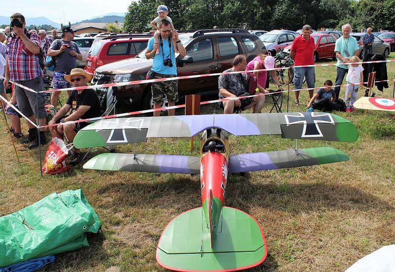 Pobeskydský aviatický klub na letišti v Bahně ve Frýdku-Místku uspořádal největší modelářskou akci na Moravě. Frýdek-Místek, 31. července 2021.