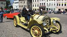 Na Zámecké náměstí ve Frýdku-Místku se v rámci prestižní mezinárodní soutěže historických automobilů Rallye Moravia 2009 v pondělí 7. září sjelo několik desítek nablýskaných veteránů.