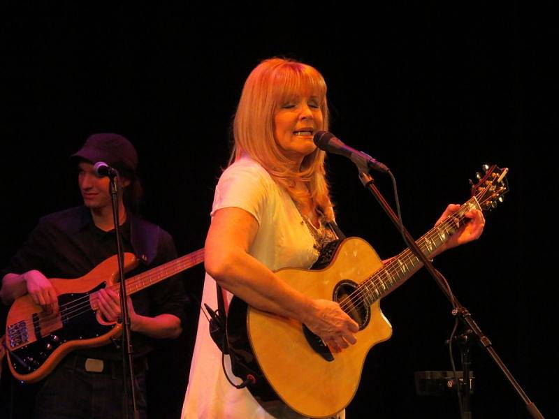 Oblíbená zpěvačka Věra Martinová nevynechala v rámci koncertního turné „30 let na scéně – tour 2017“ ani Frýdek-Místek.