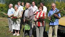 V Lískovci ve středu květinami uctili památku mladých vlastenců, kteří zde byli před pětašedesáti lety popraveni německými okupanty. 