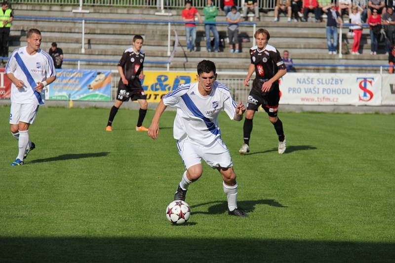 Valcíři si vyšlápli na lídra tabulky, když na domácím trávníku porazili hradecké Votroky 3:1. 