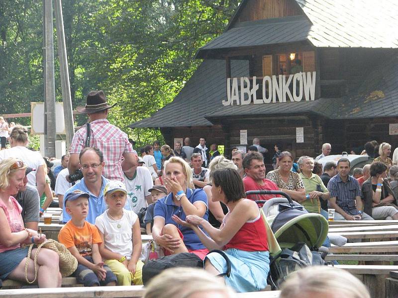 Mezinárodní folklorní setkání Gorolski święto hostil tradičně Jablunkov. V pořadí 63. ročníku akce přálo počasí, do města se během třídenní akce sjely tisíce lidí.