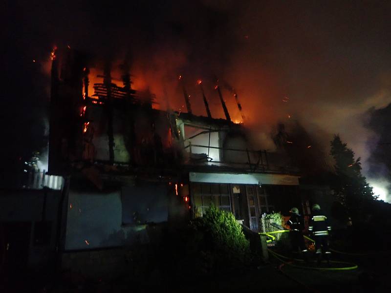 Požár rodinného domu ve Skalici na Frýdecko-Místecku.