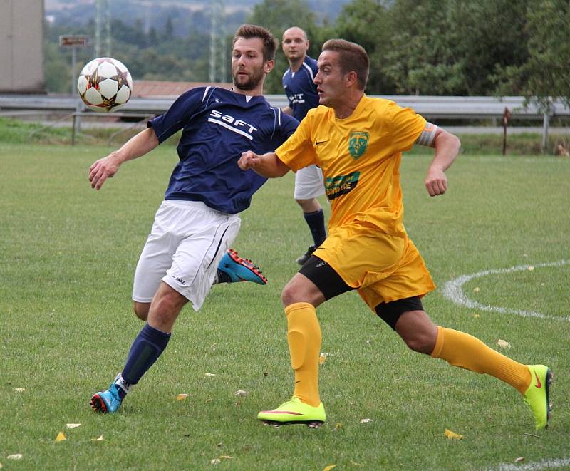 Duel mezi Tošanovicemi a Raškovicemi skončil nakonec těsným vítězstvím hostí 1:2.