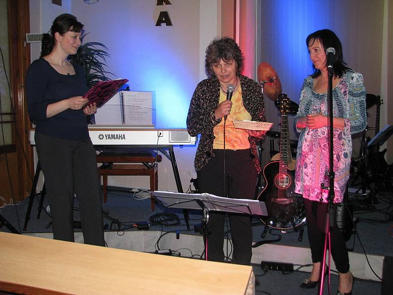 V prostorách sboru CASD ve Frýdku se uskutečnil další z benefičních koncertů iniciátorky Ruth Kantorové. 