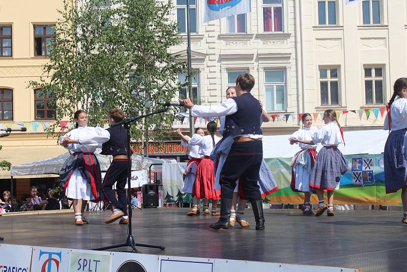 Na náměstí Svobody vystoupily soubory z tuzemska i zahraničí.