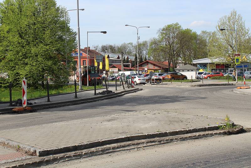 Komplikovaná situace čeká motoristy také na silnici II/477 na výpadovce na Staré Město.