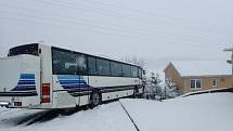 Vyproštění autobusu. 