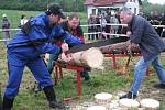 Pátý ročník Májové veselice v obci Řeka. Součástí oslav byla soutěž amatérských dřevorubců Forest man.