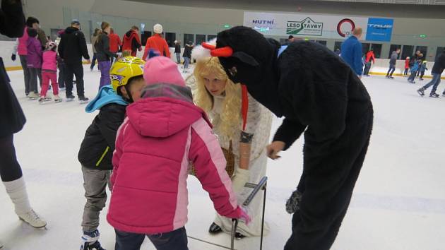 Akce s názvem Mikuláš na ledě se o víkendu konala v hale Polárka ve Frýdku-Místku.