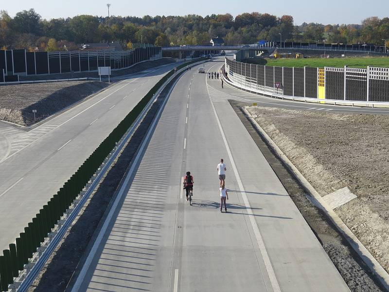 V Třinci byl slavnostně otevřen obchvat v úseku mezi Nebory a Bystřicí.