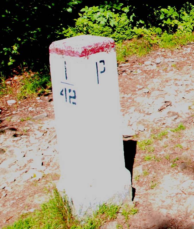 Hraniční kámen 42, kde byl nedaleko zavražděn vojín K. Šťastný.