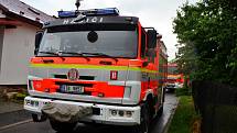 Zásah hasičů u požáru střechy rodinného domu ve Frýdku-Místku.