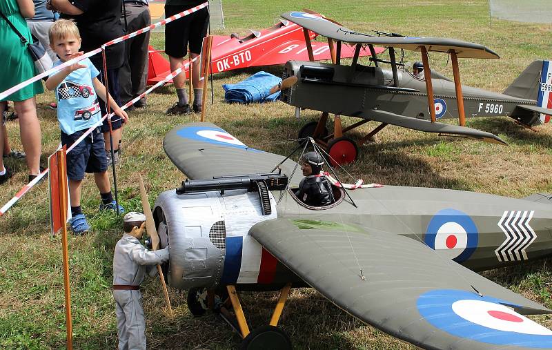 Pobeskydský aviatický klub na letišti v Bahně ve Frýdku-Místku uspořádal největší modelářskou akci na Moravě. Frýdek-Místek, 31. července 2021.