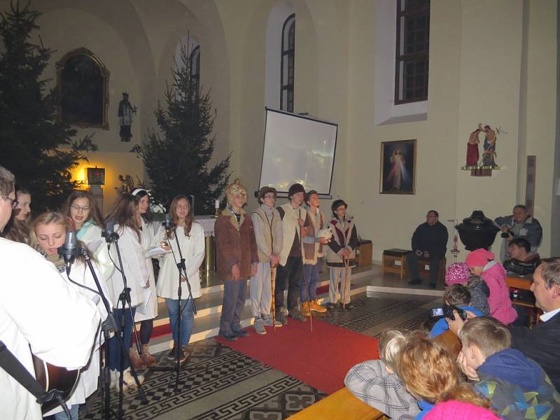 V Dobré lidé viděli všechny důležité obrazy z biblického příběhu, který popisuje narození Ježíše Krista. 