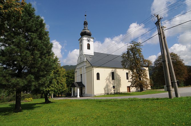 Kostel sv. Jana Nepomuckého v Pražmě.