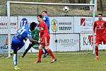 Třinečtí fotbalisté (v červeném) remizovali se Znojmem 1:1.