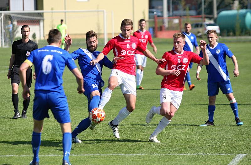 Fotbalisté Uherského Brodu (v červených dresech) prohráli ve 21. kole MSFL s Frýdkem-Místkem 0:1.