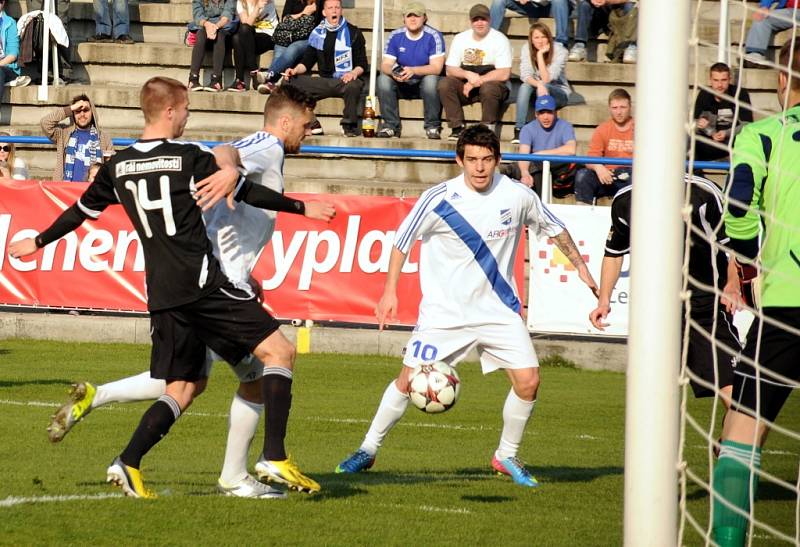 Fotbalisté Frýdku-Místku na domácím hřišti nestačili Žižkovu a podlehli mu 0:2. 