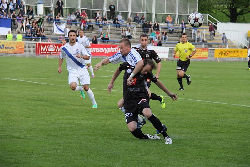 Valcíři si vyšlápli na lídra tabulky, když na domácím trávníku porazili hradecké Votroky 3:1. 