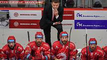 Finále play off hokejové extraligy - 1. zápas: HC Oceláři Třinec - HC Sparta Praha, 18. dubna 2022 v Třinci. Trenér Třince Václav Varaďa.