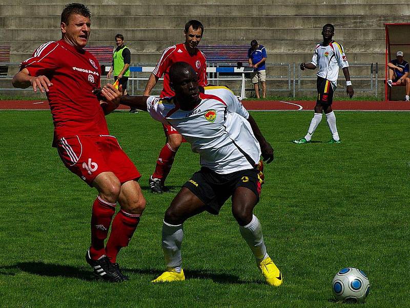 Jaroslav Chlebek (vlevo) se již v nové druholigové sezoně v třineckém dresu neobjeví. Svou profesionální dráhu se rozhodl ukončit. 