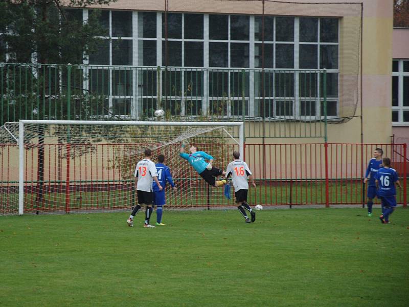 Závěr podzimu fotbalstům Dobratic nevyšel. Nováček I. A třídy prohrál na hřišti albrechtického Baníku 1:4. 