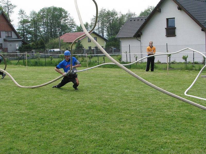 V Malenovicích zahájili v sobotu první kolo Moravskoslezské ligy v požárním útoku.