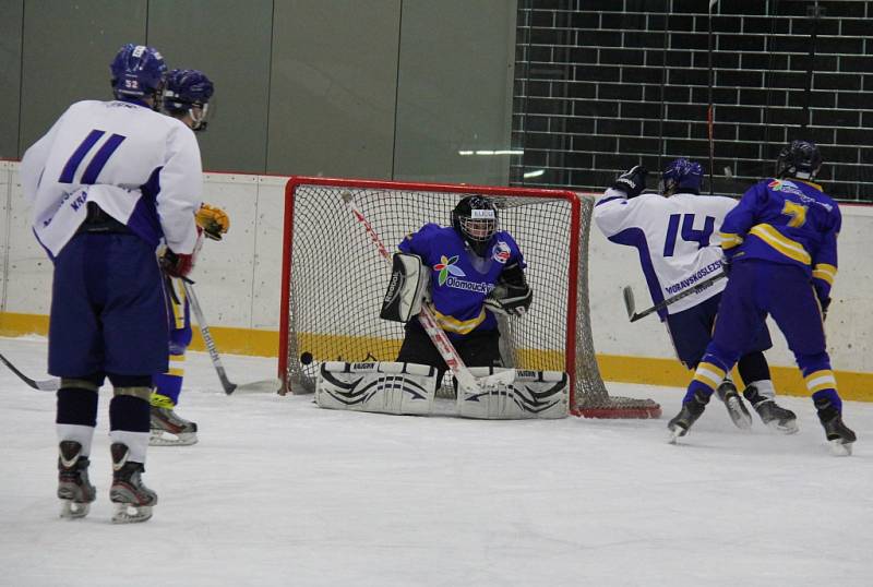 Turnaj v ledním hokeji Škoda Hockey Cup. Utkání Moravskoslezského kraje (bílé dresy) s Olomouckým krajem. 