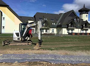 Bystřický park vzniká u domu s pečovatelskou službou, 27. 3. 2024.